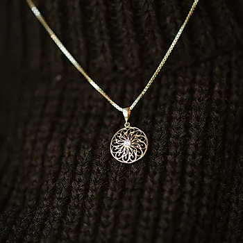 Bilde nummer 3 av Pan Jewelry, Anheng i 585 gult gull med zirkonia og ornament