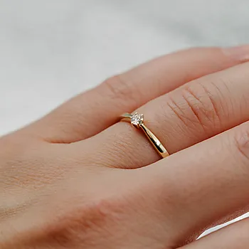 Bilde nummer 3 av Olivia diamantring i 585 gult gull 0,10 ct