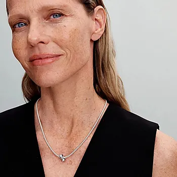 Bilde nummer 2 av Pandora Moments, Charms i 925 sølv med sløyfe og zirkonia