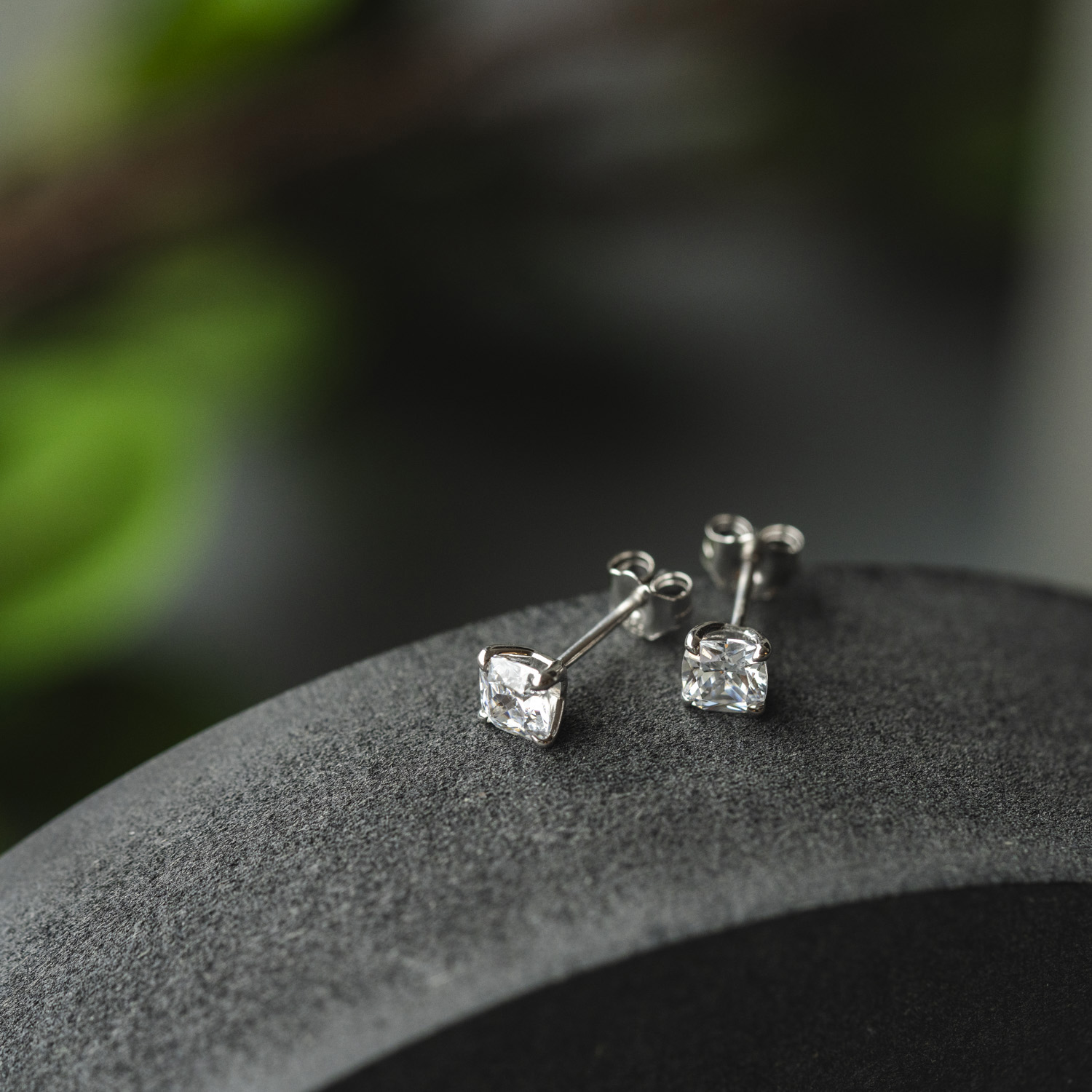 Bilde nummer 4 av Gems by Gulldia, Øredobber i 585 hvitt gull med LAB diamanter 1,0 ct TWSI
