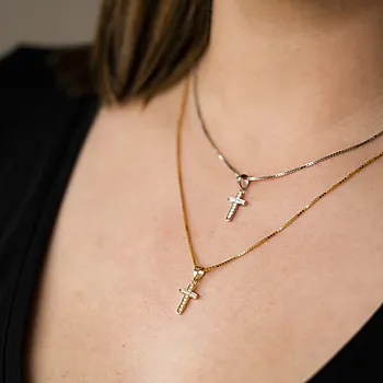 Bilde nummer 2 av Pan Jewelry, Smykke i forgylt 925 sølv med kors og zirkonia