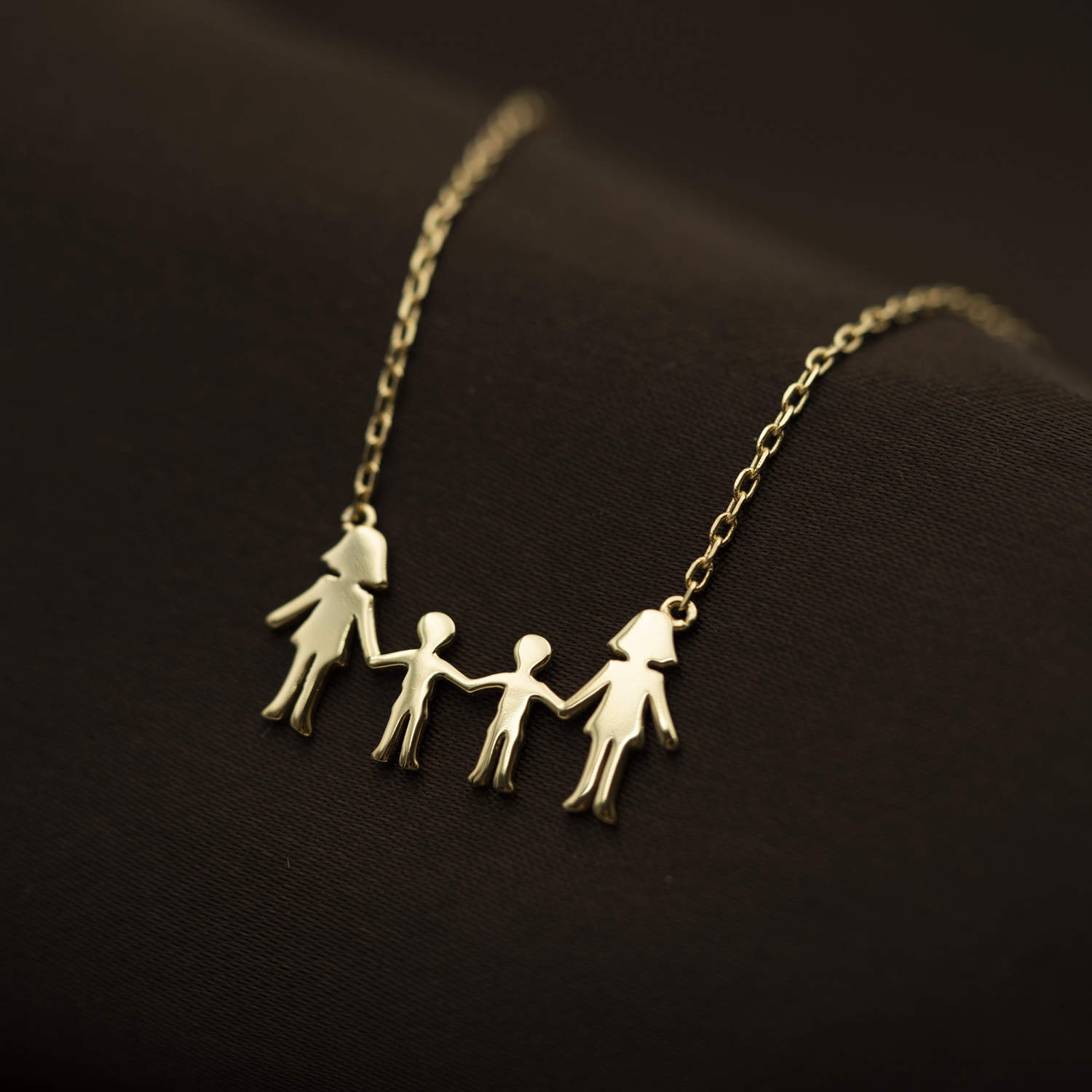 Bilde nummer 2 av Pan Jewelry, Familiesmykke med mødre og to sønner i forgylt sølv