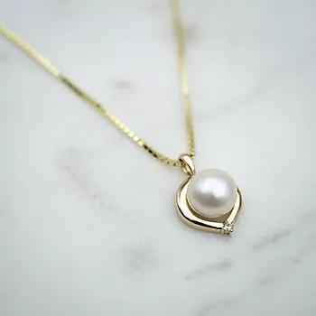 Bilde nummer 3 av Pan Jewelry, Anheng i 585 gult gull med ferskvannsperle og zirkonia