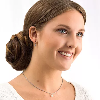 Bilde nummer 2 av Blomdahl, Øredobber i medisinsk titan med hvit Swarovski krystallperle
