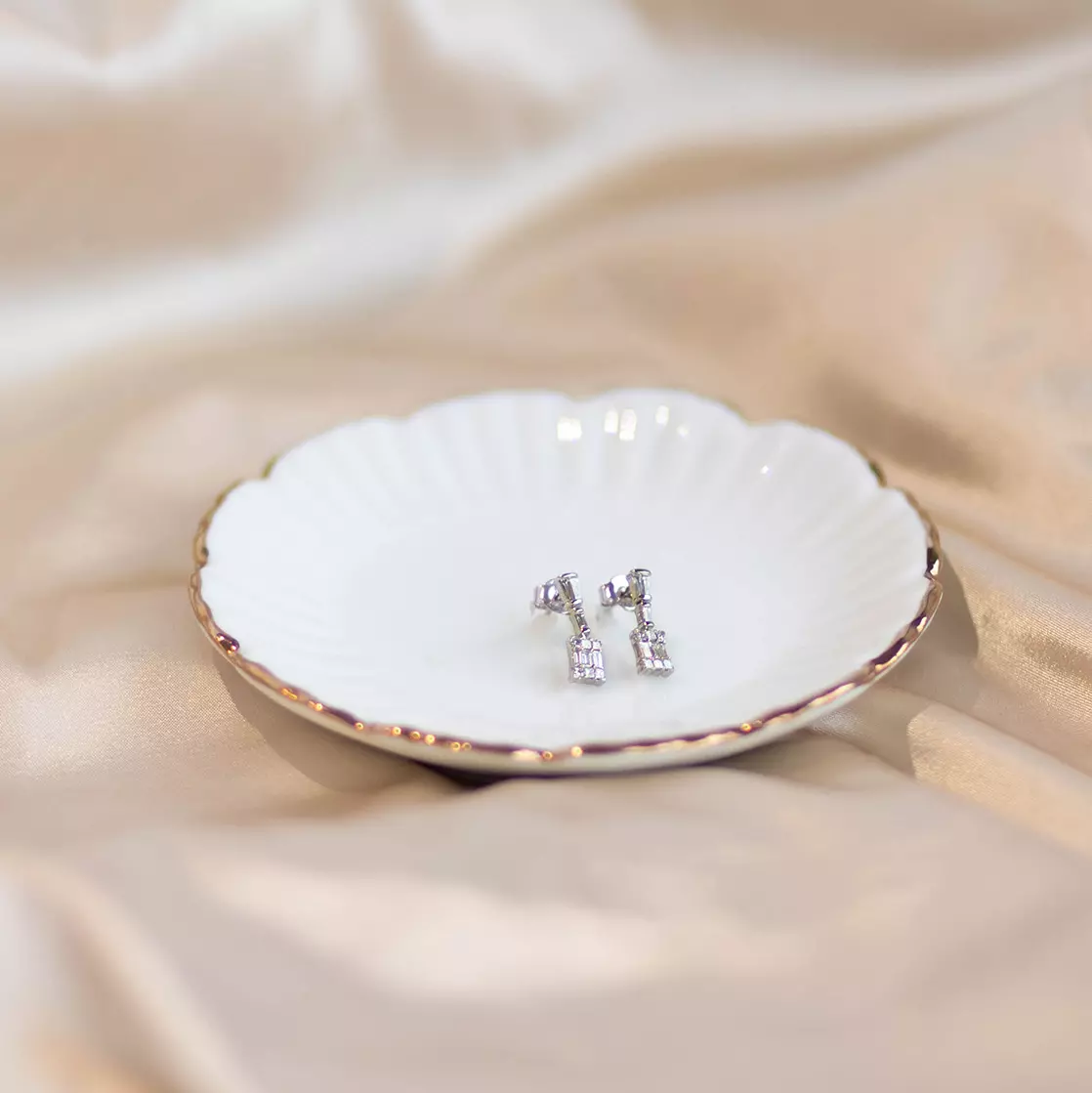 Bilde nummer 3 av Audrey, Øredobber i 585 hvitt gull med diamanter 0,50 ct