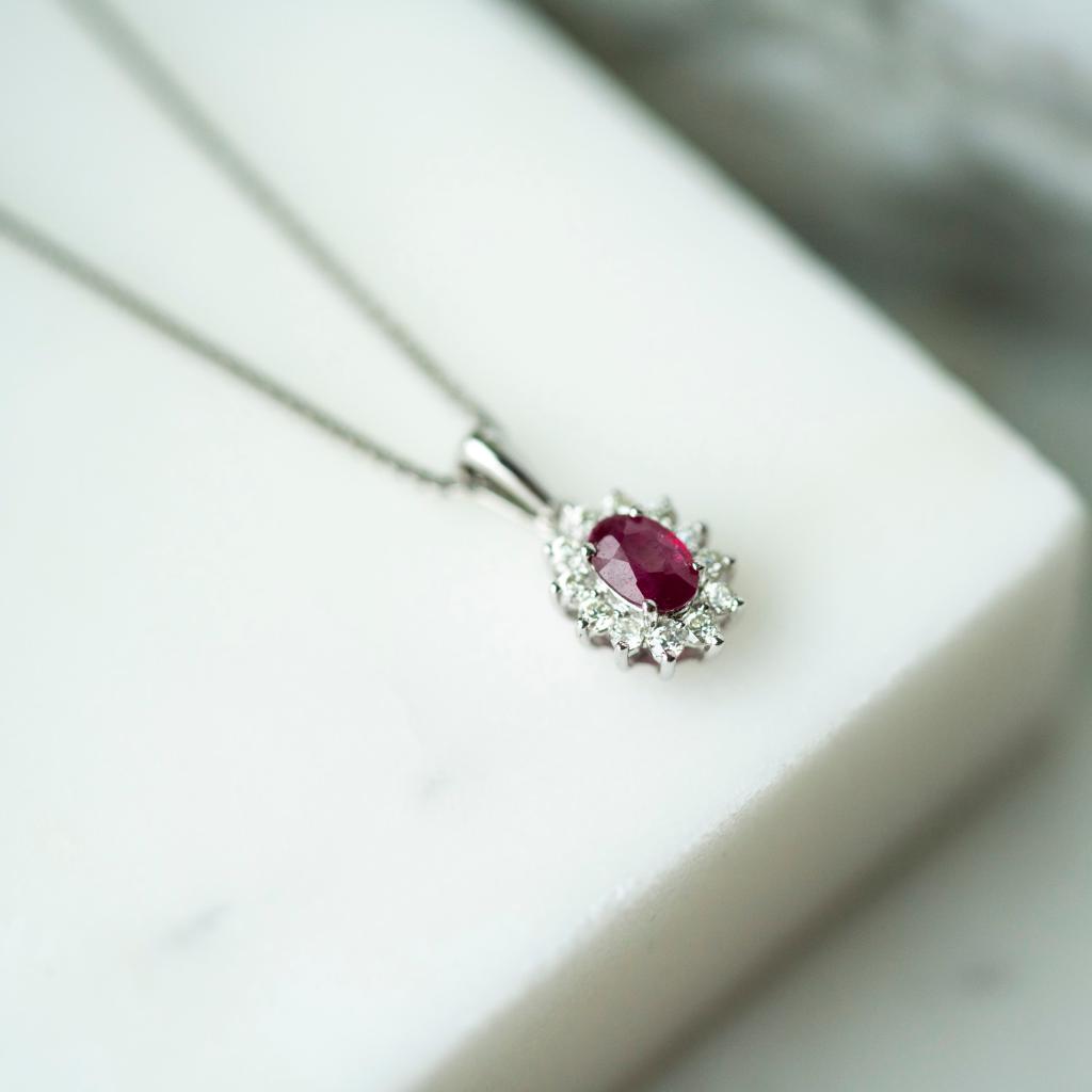 Bilde nummer 4 av Gold Collection, Anheng i 585 hvitt gull med diamanter 0,24 ct og rubin