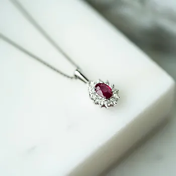 Bilde nummer 4 av Gold Collection, Anheng i 585 hvitt gull med diamanter 0,24 ct og rubin