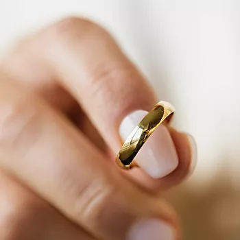 Bilde nummer 3 av Giftering i 585 gult gull | 4 mm bredde