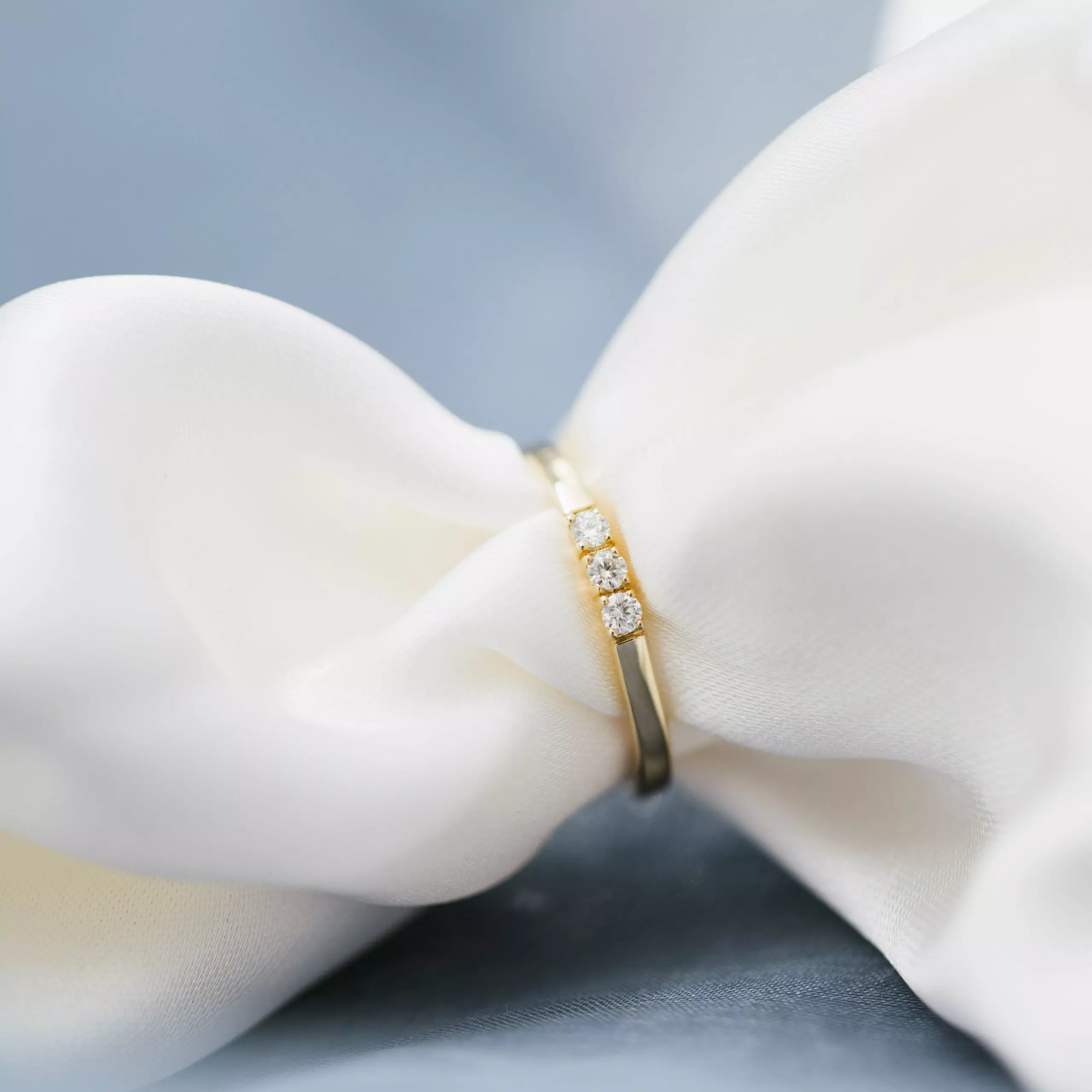 Bilde nummer 2 av Pan Jewelry, Angelica alliansering i 585 gult gull med diamanter 0,15 ct WSI