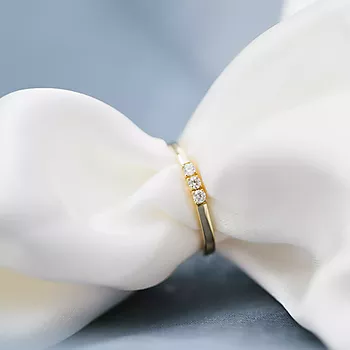 Bilde nummer 2 av Pan Jewelry, Angelica alliansering i 585 gult gull med diamanter 0,15 ct WSI