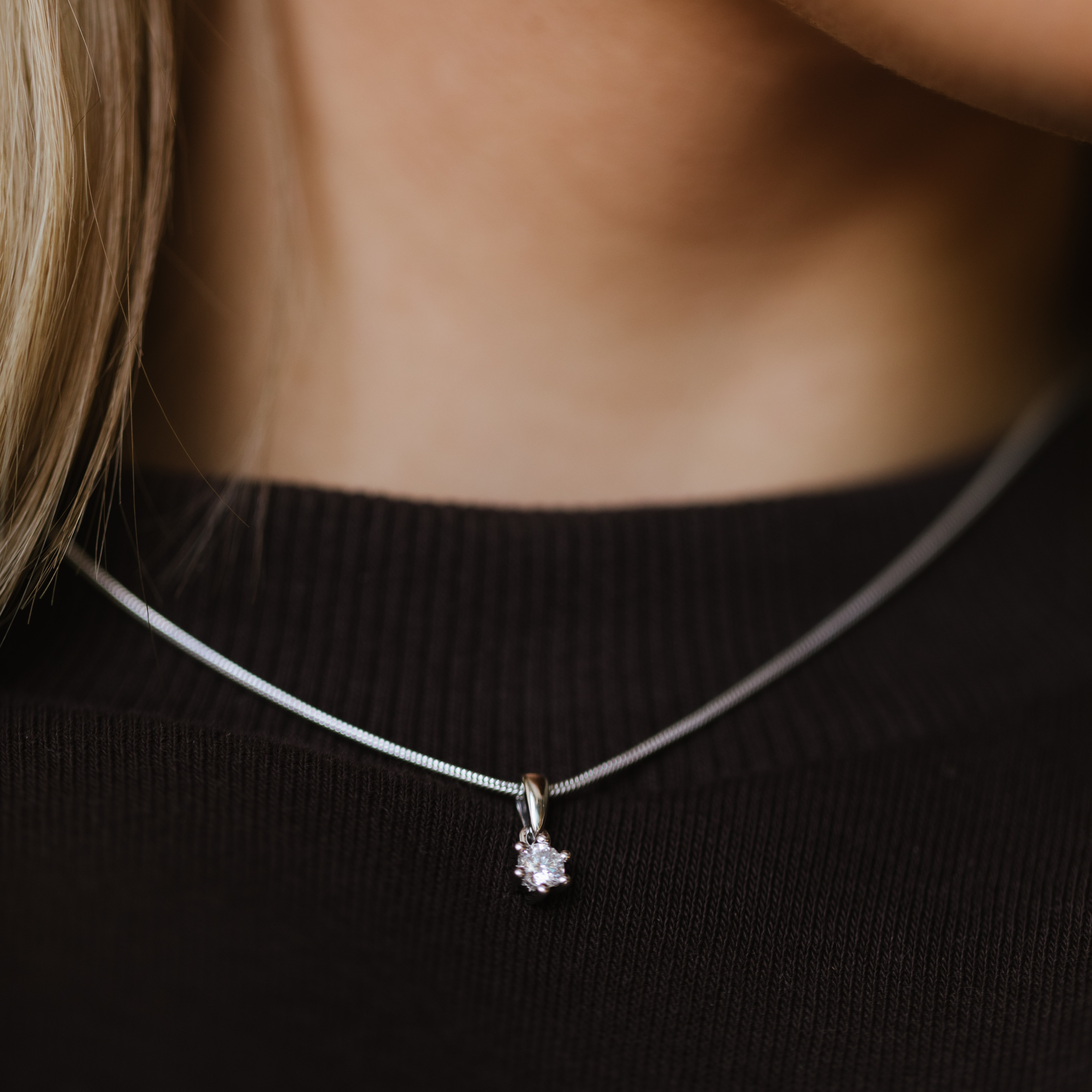 Bilde nummer 2 av Pan Jewelry, Ingrid enstensanheng i 585 hvitt gull 0,20 ct