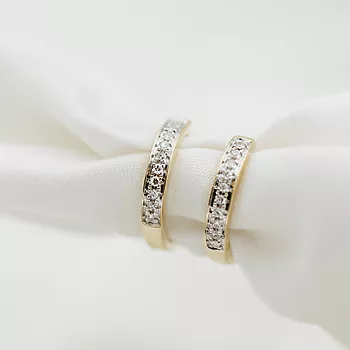 Bilde nummer 2 av Pan Jewelry, Øreringer i 585 gult gull med diamanter 0,10 ct