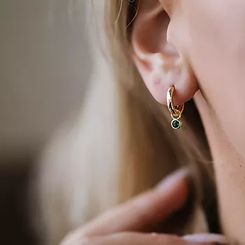 Bilde nummer 2 av Pan Jewelry, Øreringer i 925 forgylt sølv med grønn zirkonia