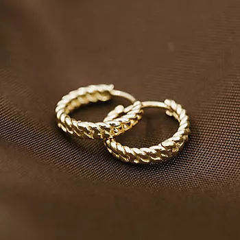 Bilde nummer 3 av Pan Jewelry, Øreringer i 585 gult gull med flette