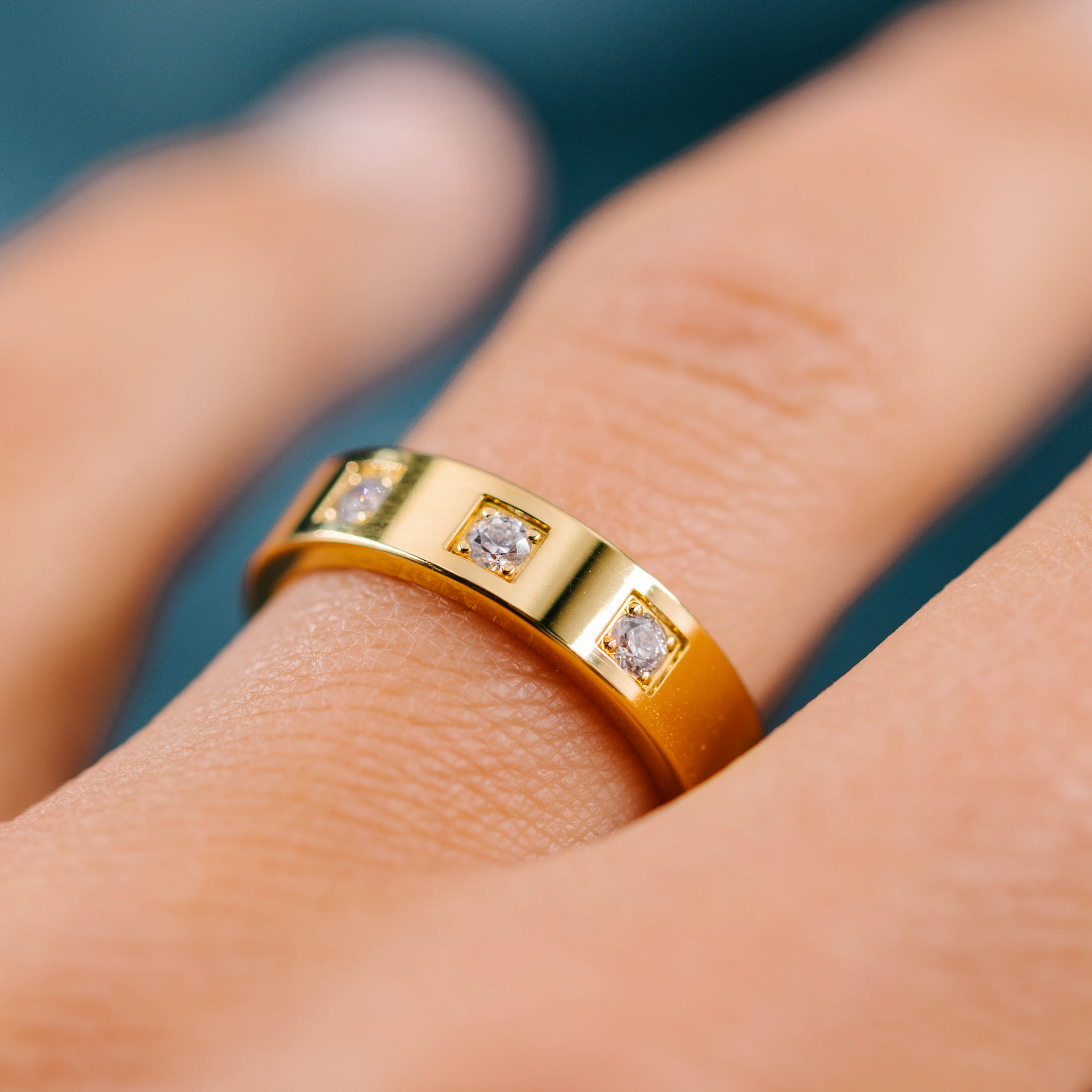 Bilde nummer 3 av Giftering i 585 gult gull med diamanter 0,18 CT | 5 mm bredde