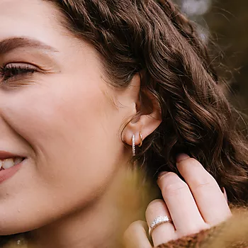 Bilde nummer 2 av Clara øreringer i 375 hvitt gull med diamanter 0,25 ct