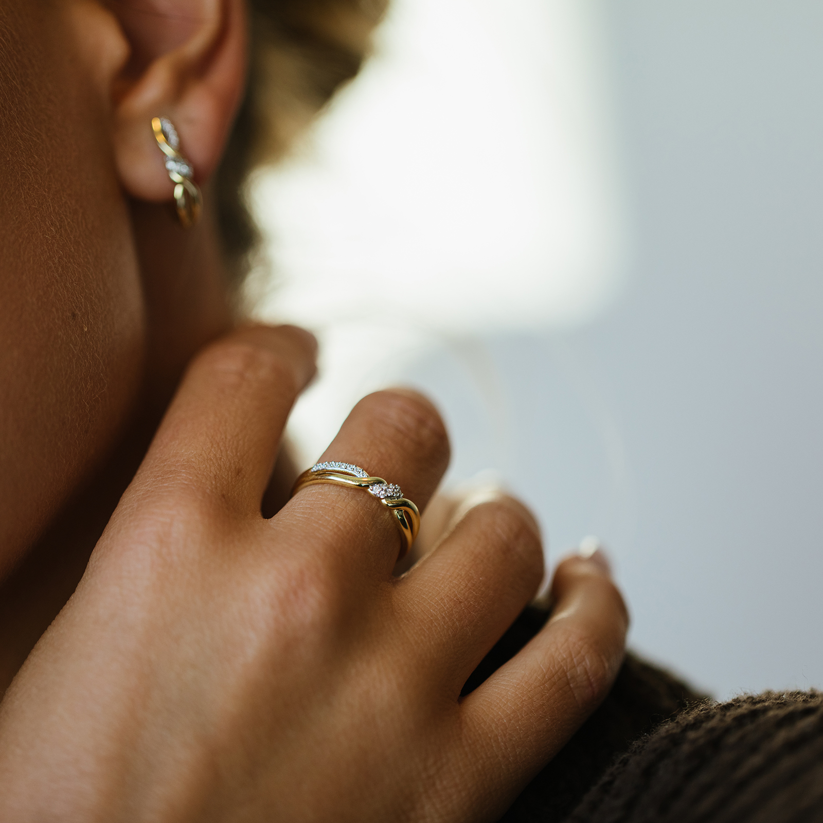 Bilde nummer 2 av Pan Jewelry, Ring i 585 gult gull med zirkonia og flettemønster