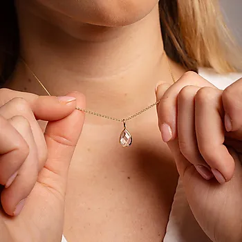 Bilde nummer 2 av Anheng i 585 gult gull med rosenkvarts