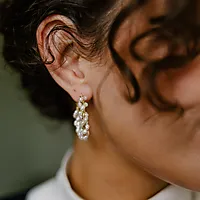 Bilde nummer 2 av Perledrøm øreringer i 925 forgylt sølv med ferskvannsperler