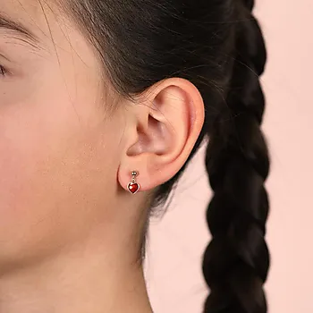 Bilde nummer 2 av Øredobber til barn i 925 sølv med rødt hjerte