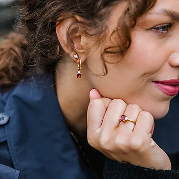 Bilde nummer 3 av Michelle øredobber i 585 gult gull med diamanter 0,08 ct og rhodolitt