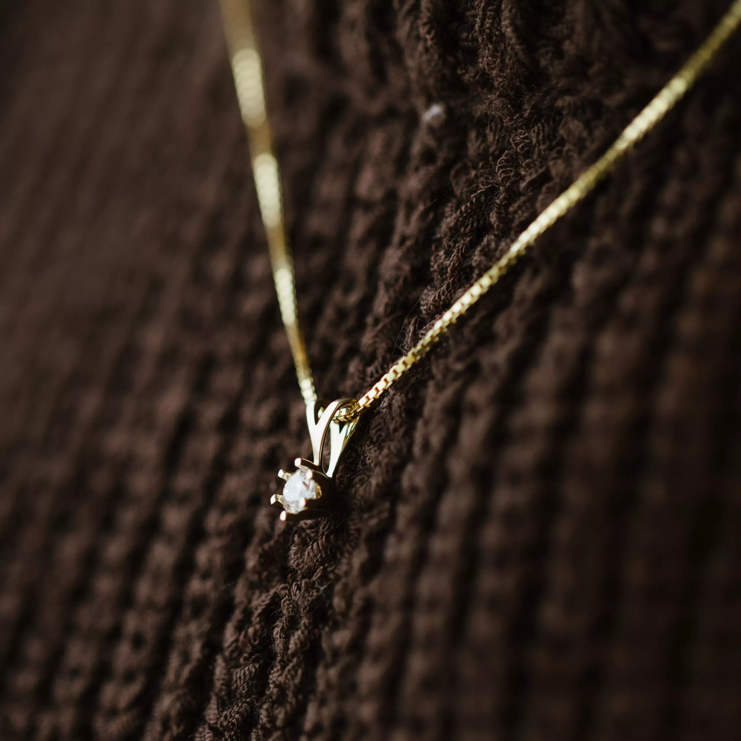 Bilde nummer 2 av Olivia anheng i 585 gult gull med diamant 0,30 ct