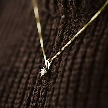 Bilde nummer 2 av Olivia anheng i 585 gult gull med diamant 0,30 ct