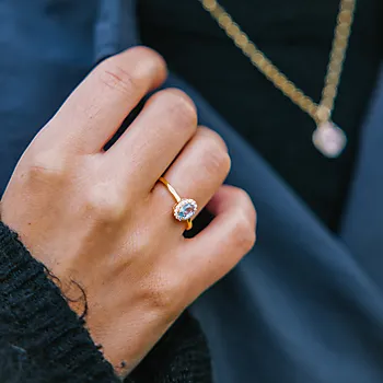 Bilde nummer 2 av Pan Jewelry, Athens Charm ring i forgylt 925 sølv med syntetisk blå spinell