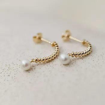 Bilde nummer 3 av Pan Jewelry, Øredobber i 585 gult gull med ferskvannsperle