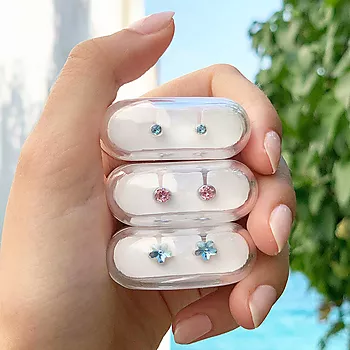 Bilde nummer 2 av Blomdahl, Øredobber i medisinsk plast med turkis Swarovski krystall