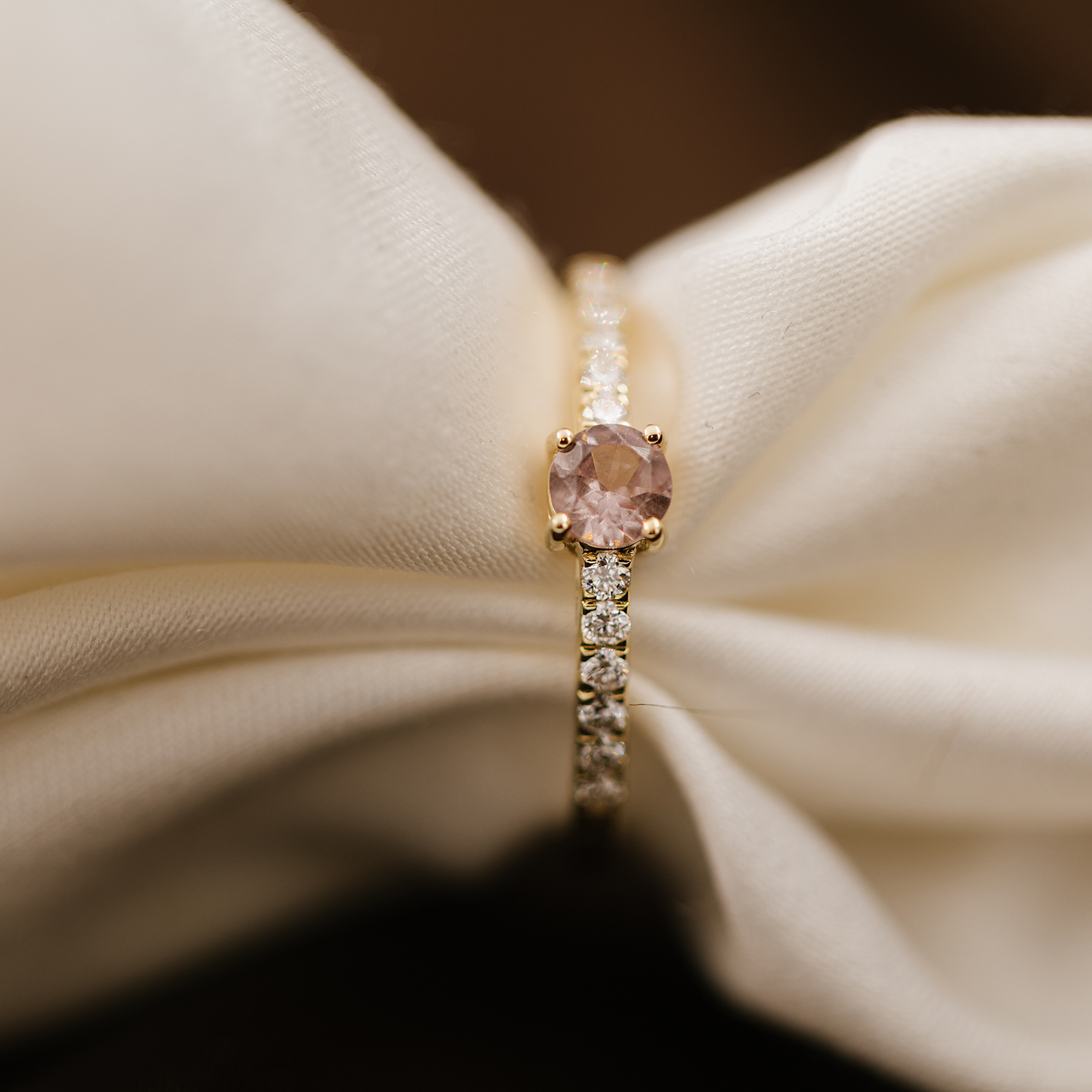 Bilde nummer 3 av Pan Jewelry, Ring i 585 gult gull med diamanter 0,19 ct med champanje granat sten