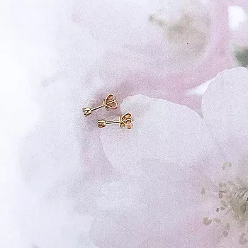 Bilde nummer 3 av Olivia øredobber i 585 gult gull med diamant 0,10 ct