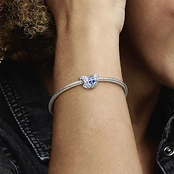 Bilde nummer 2 av Pandora Moments, Charm i 925 sølv med sommerfugl