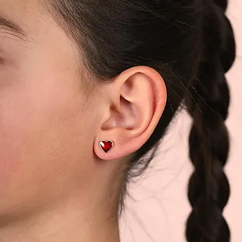 Bilde nummer 2 av Øredobber til barn i 925 sølv med rødt hjerte