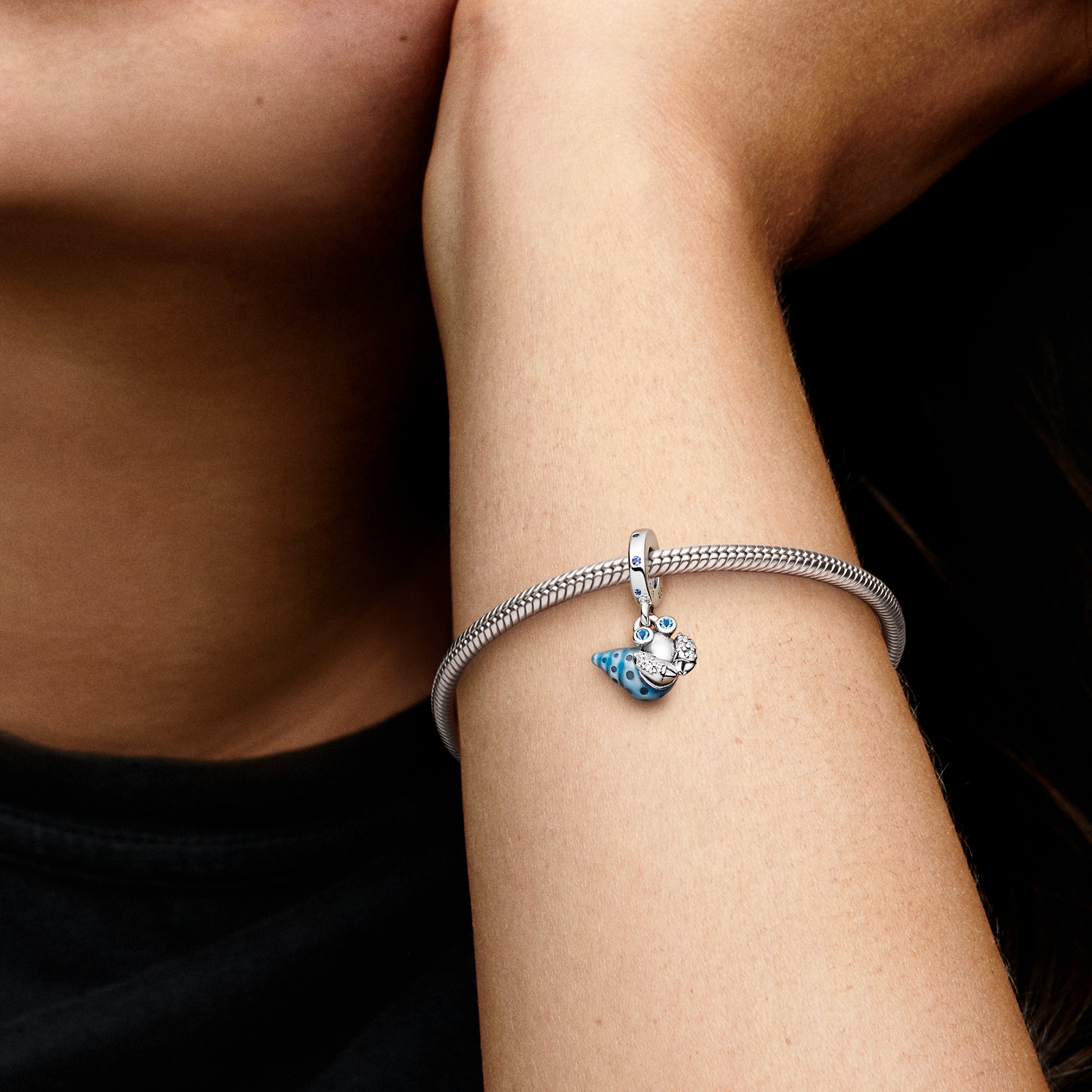 Bilde nummer 2 av Pandora Moments, Charm i 925 sølv med selvlysende eremittkreps
