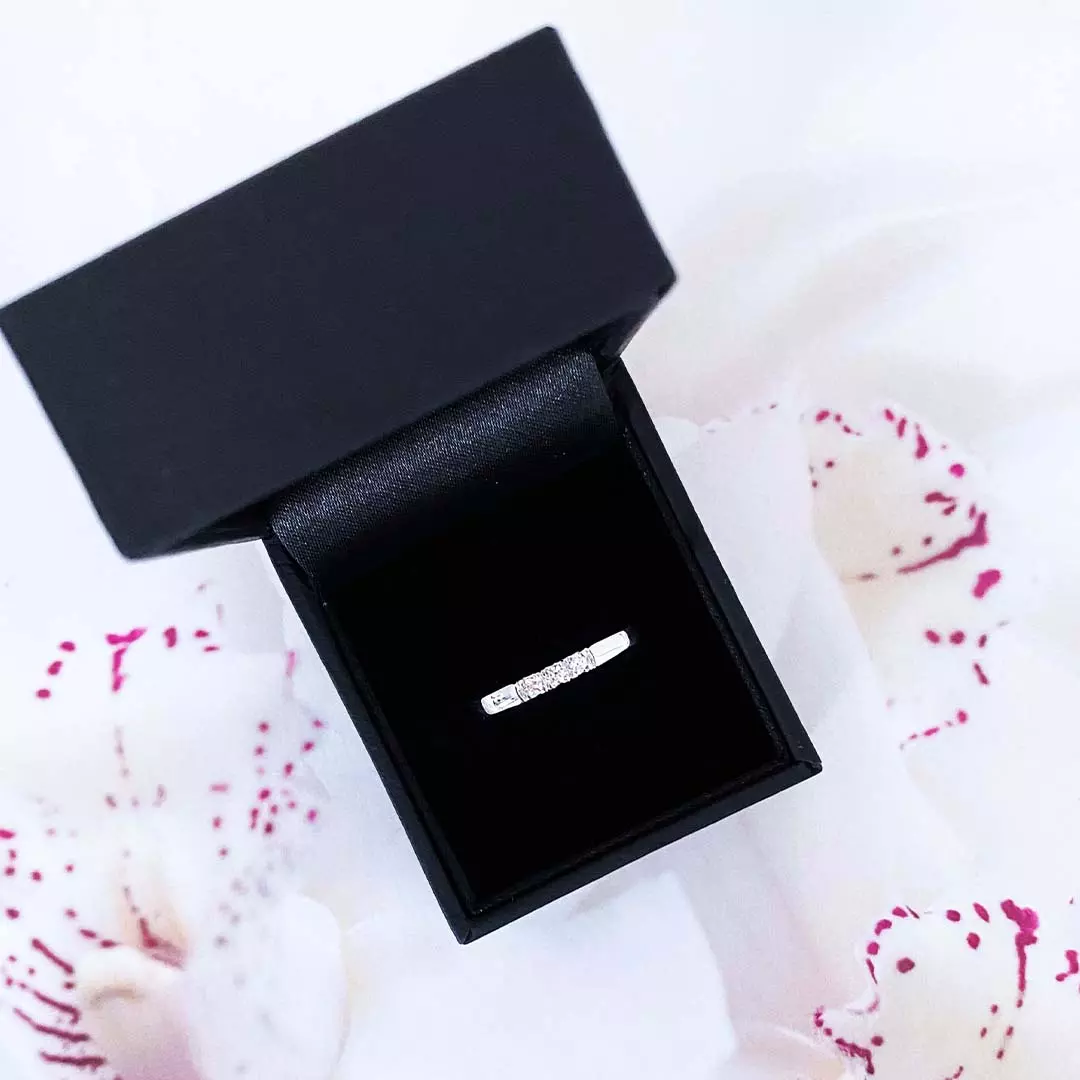 Bilde nummer 2 av Pan Jewelry, Lady alliansering i 585 hvitt gull med diamant 0,09 ct TWSI