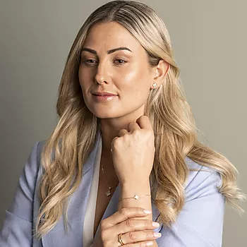 Bilde nummer 4 av Kløver øredobber i forgylt 925 sølv med perlemor