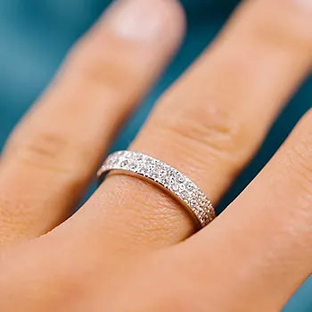 Bilde nummer 2 av Giftering i 585 hvitt gull med diamanter 0,56 CT | 4 mm bredde
