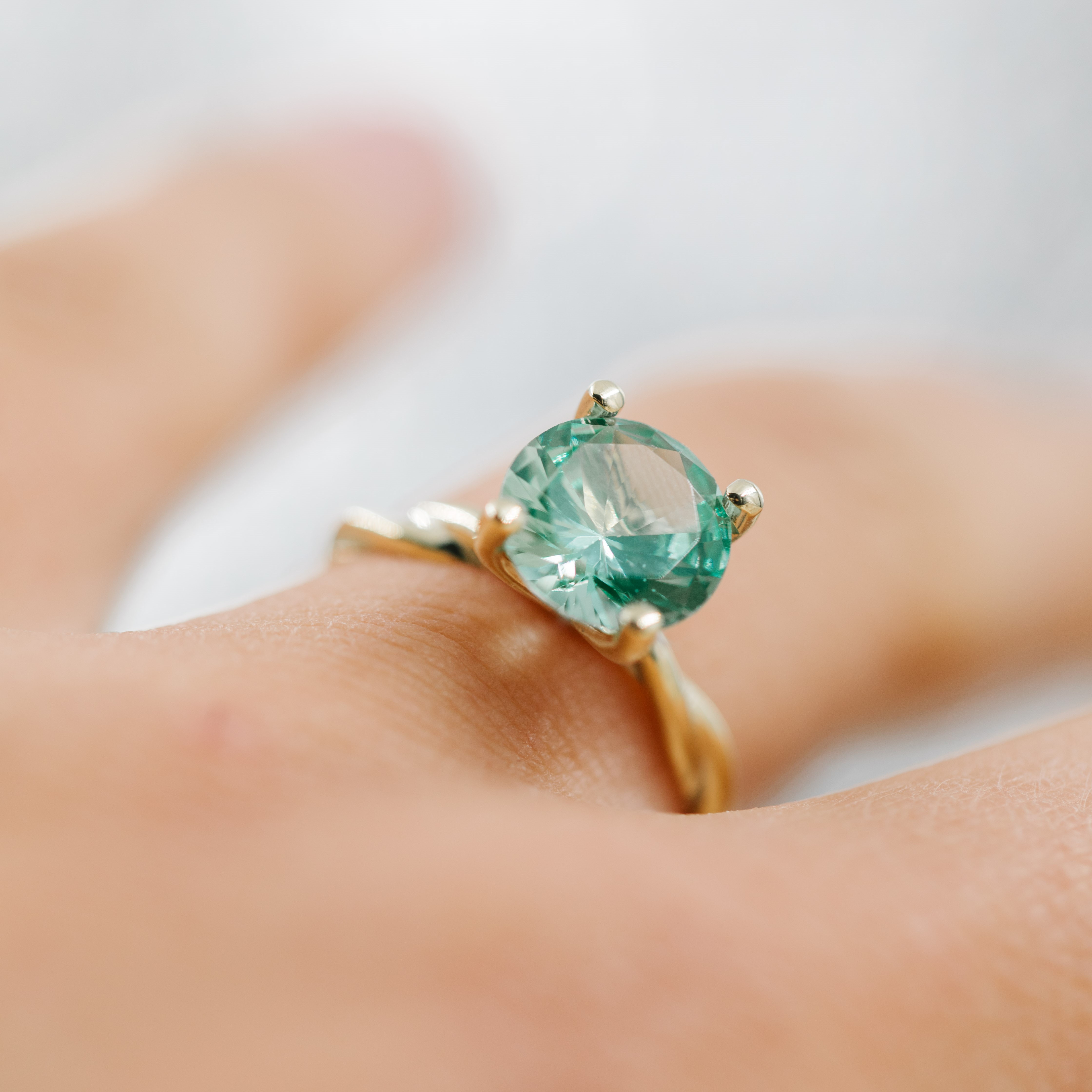 Bilde nummer 2 av Pan Jewelry Drops, Ring i 585 gult gull med syntetisk Spinell