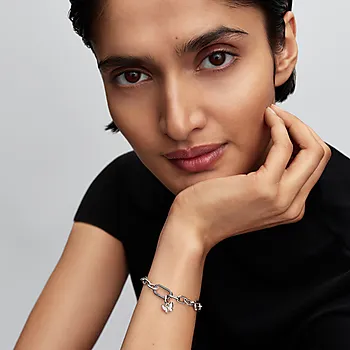 Bilde nummer 2 av Charms i 925 sølv med sommerfugl