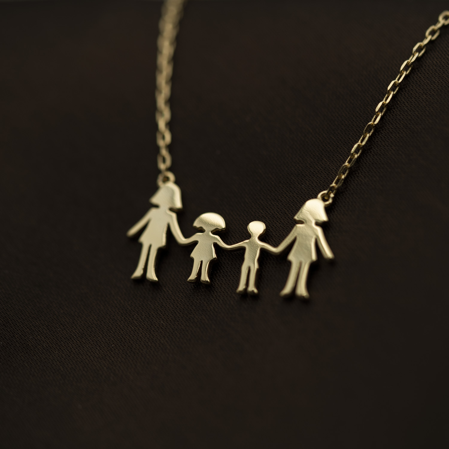 Bilde nummer 2 av Pan Jewelry, Familiesmykke med mødre, datter og sønn i forgylt sølv