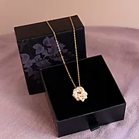 Bilde nummer 5 av Perlefnugg smykke i 925 forgylt sølv med ferskvanssperler