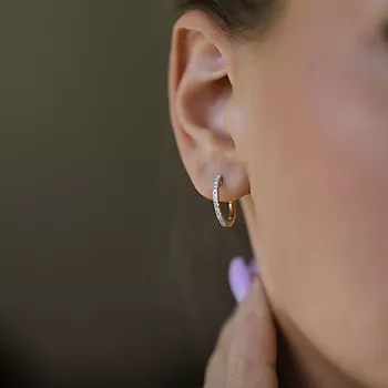 Bilde nummer 3 av Clara diamantøreringer i 375 gult gull 0,25 ct