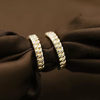 Bilde nummer 4 av Pan Jewelry, Øreringer i 585 gult gull med flette