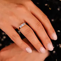 Bilde nummer 2 av Line diamantring i 375 gult gull 0,25 ct