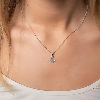 Bilde nummer 2 av Kløversmykke i 925 sølv med perlemor