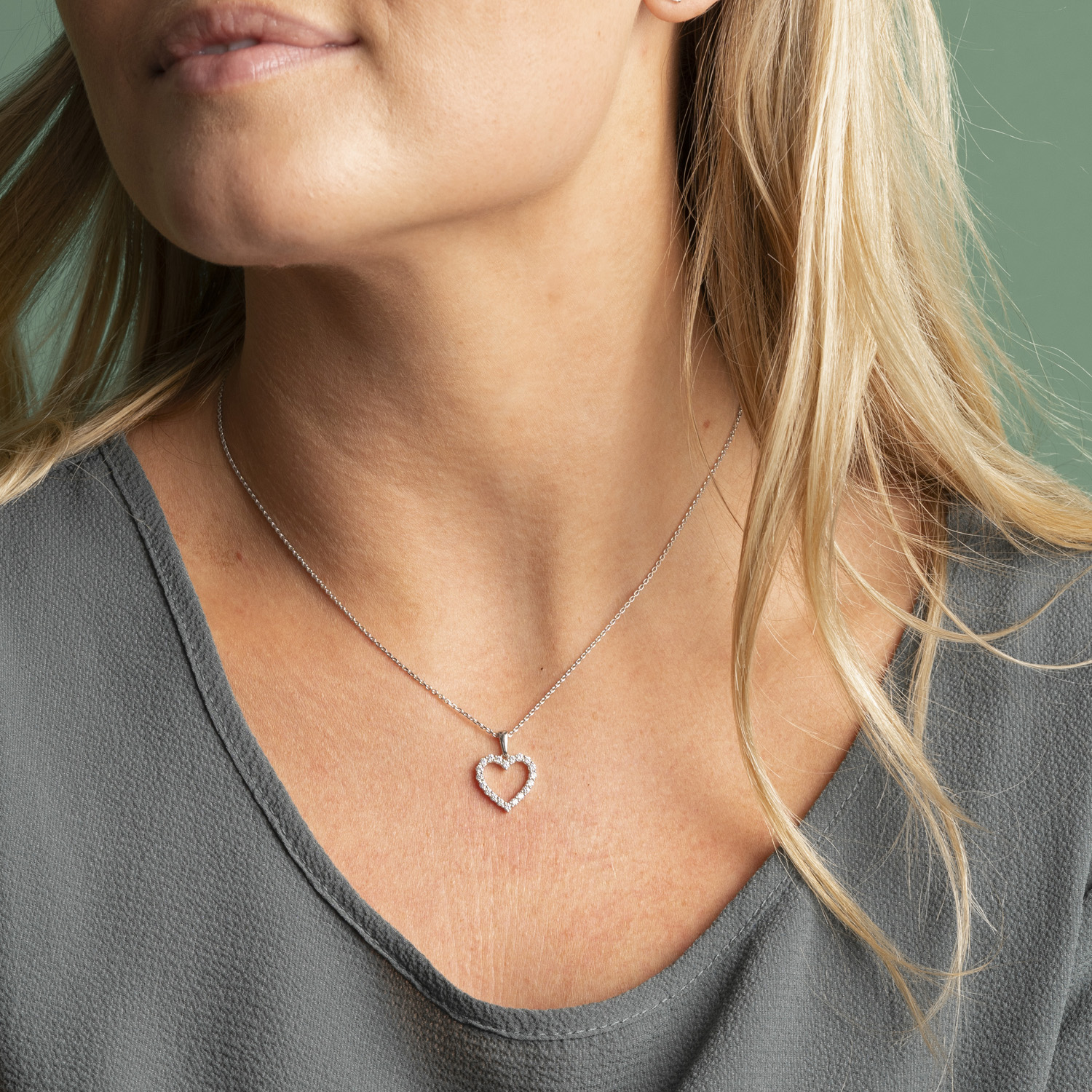 Bilde nummer 2 av Gems by Gulldia, Hjerteanheng i 585 hvitt gull med LAB diamanter 0,50 ct TWSI