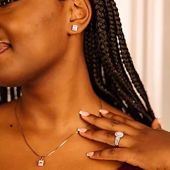 Bilde nummer 4 av Elizabeth øredobber i 585 hvitt gull med diamanter 0,50 ct
