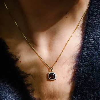 Bilde nummer 2 av Siena diamantanheng i 585 gult gull 0,18 ct med røykkvarts