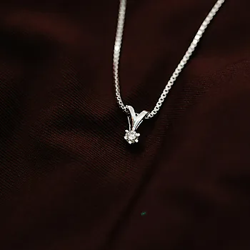 Bilde nummer 3 av Olivia anheng i 585 hvitt gull med diamant 0,10 ct